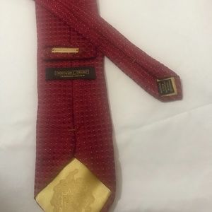 EUC Donald Trump Red Polka Dots Signature Collection tie